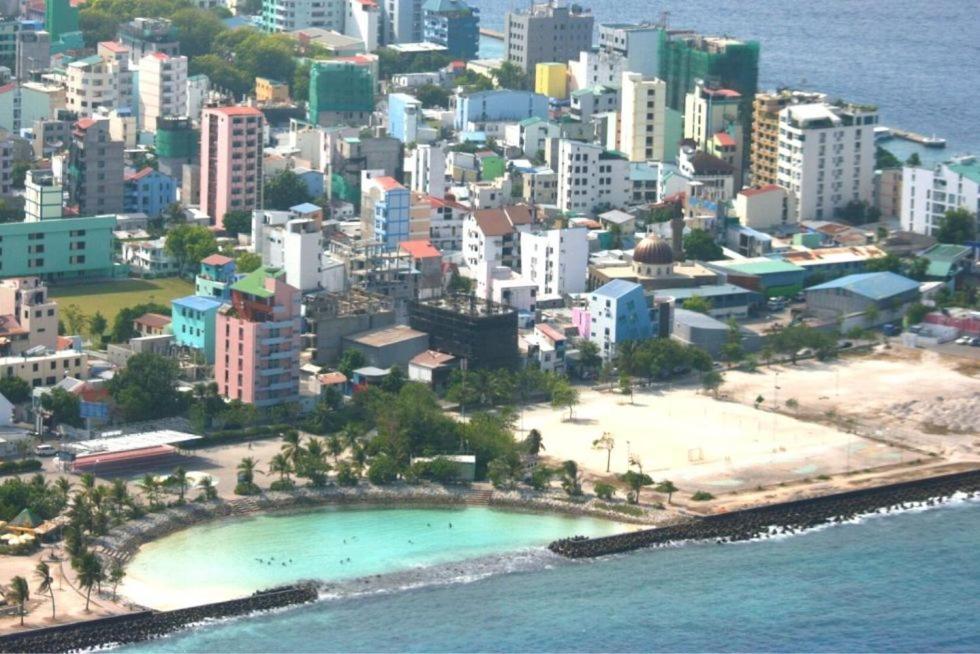 Ontrack Travel Transit Hotel Malé Exterior foto